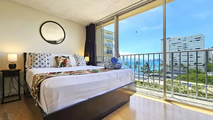 Diamond Head 902 Studio w/Kitchen Preview 0