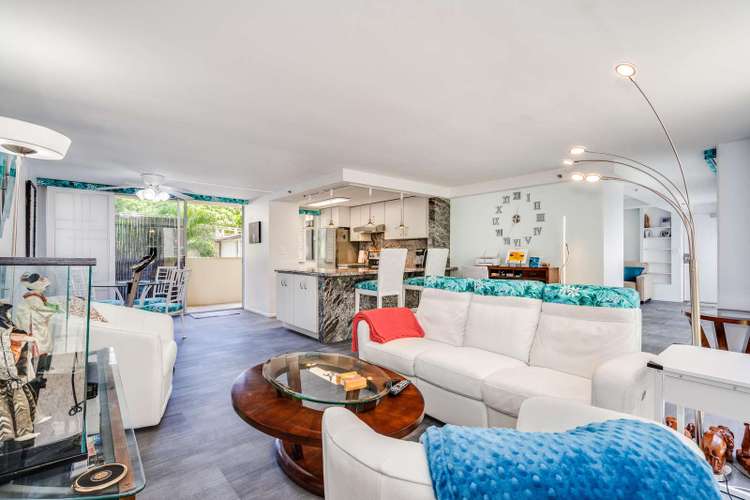 Diamond Head 401 Oceanfront 1 Bedroom Suite w/Den Preview 0