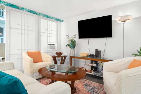 Diamond Head 401 Oceanfront 1 Bedroom Suite w/Den
