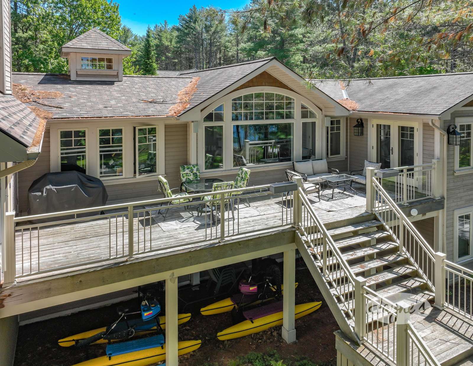 Main Deck, Seating, Outdoor Dining & BBQ
