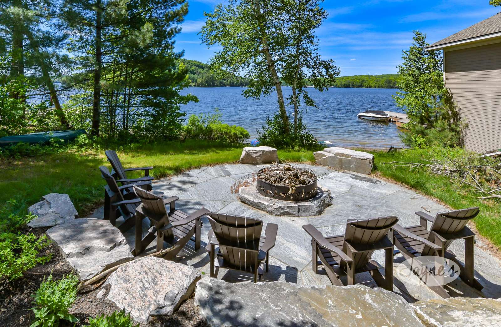 Fire Pit & Seating