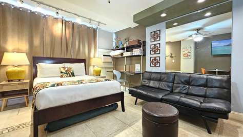 Waikiki Grand Suite 701