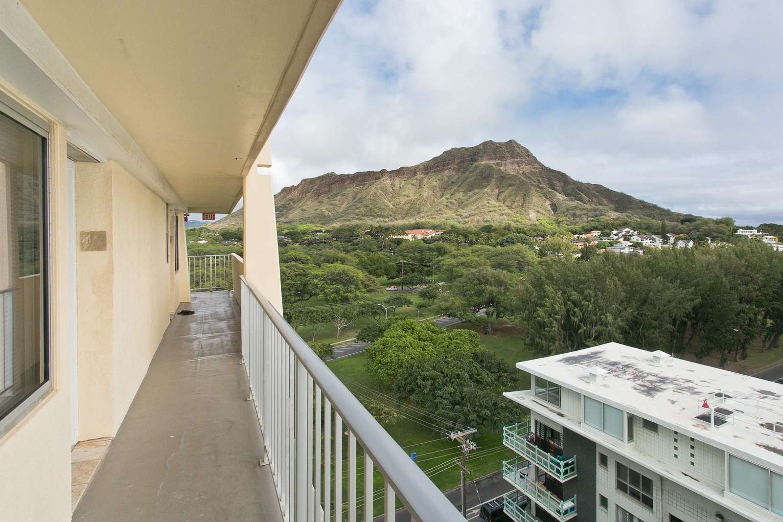 We're nestled under the iconic Diamond Head Crater