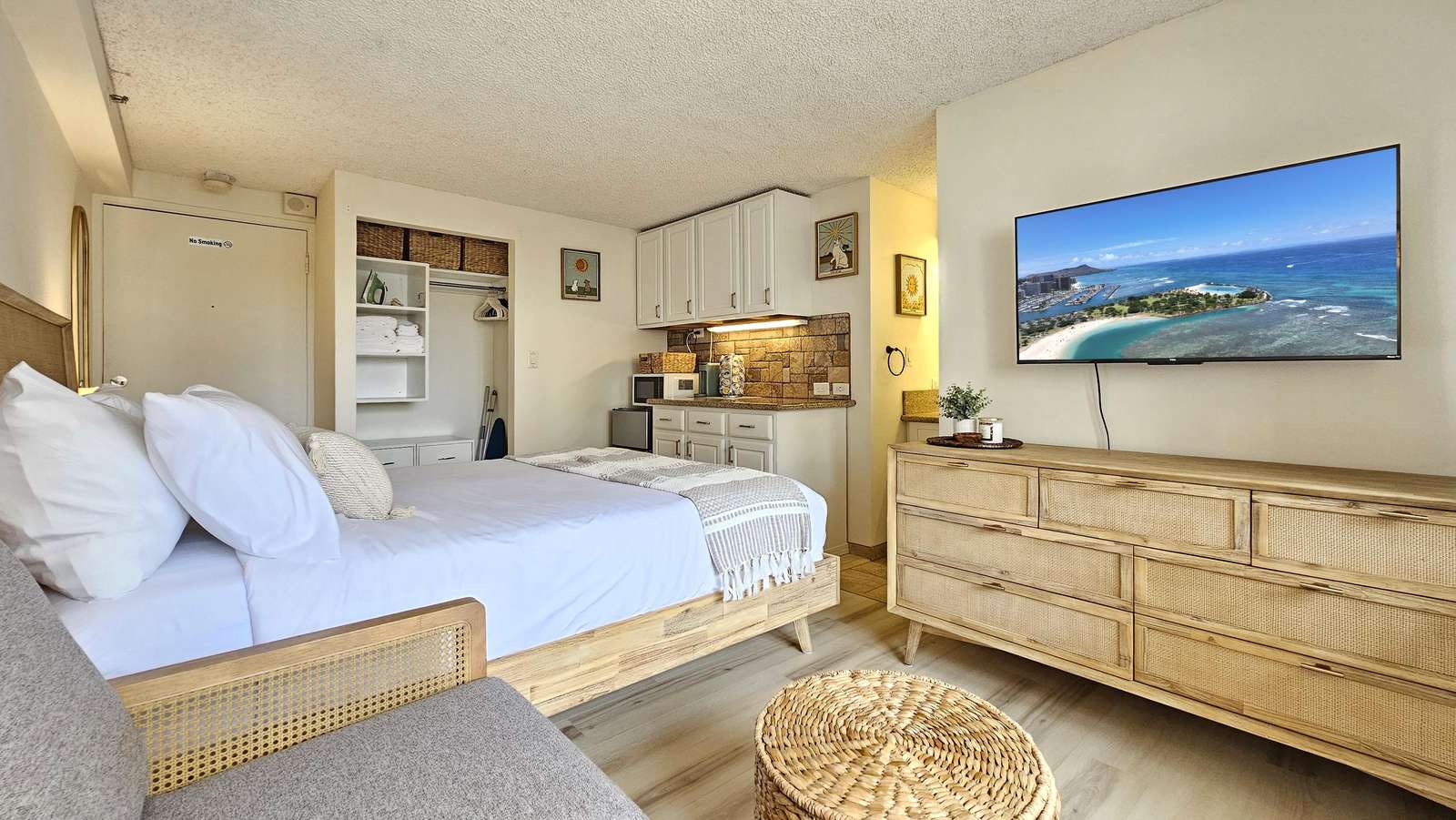 ALOHA-WAIKIKI STEPS to BEACH!!! 41 Preview 0