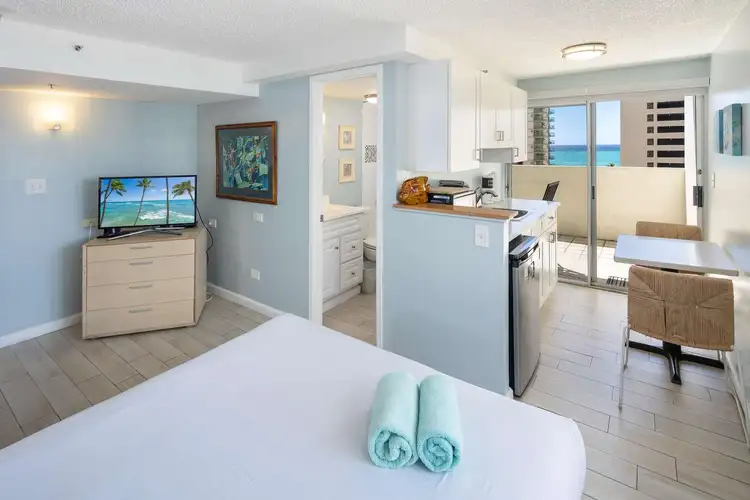 ALOHA-WAIKIKI OCEAN VIEW LIVING 11 Preview 0