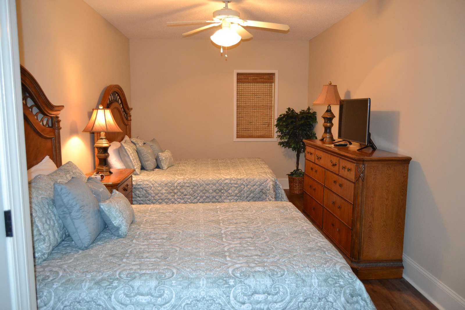 Guest bedroom, private bath, flat screen
