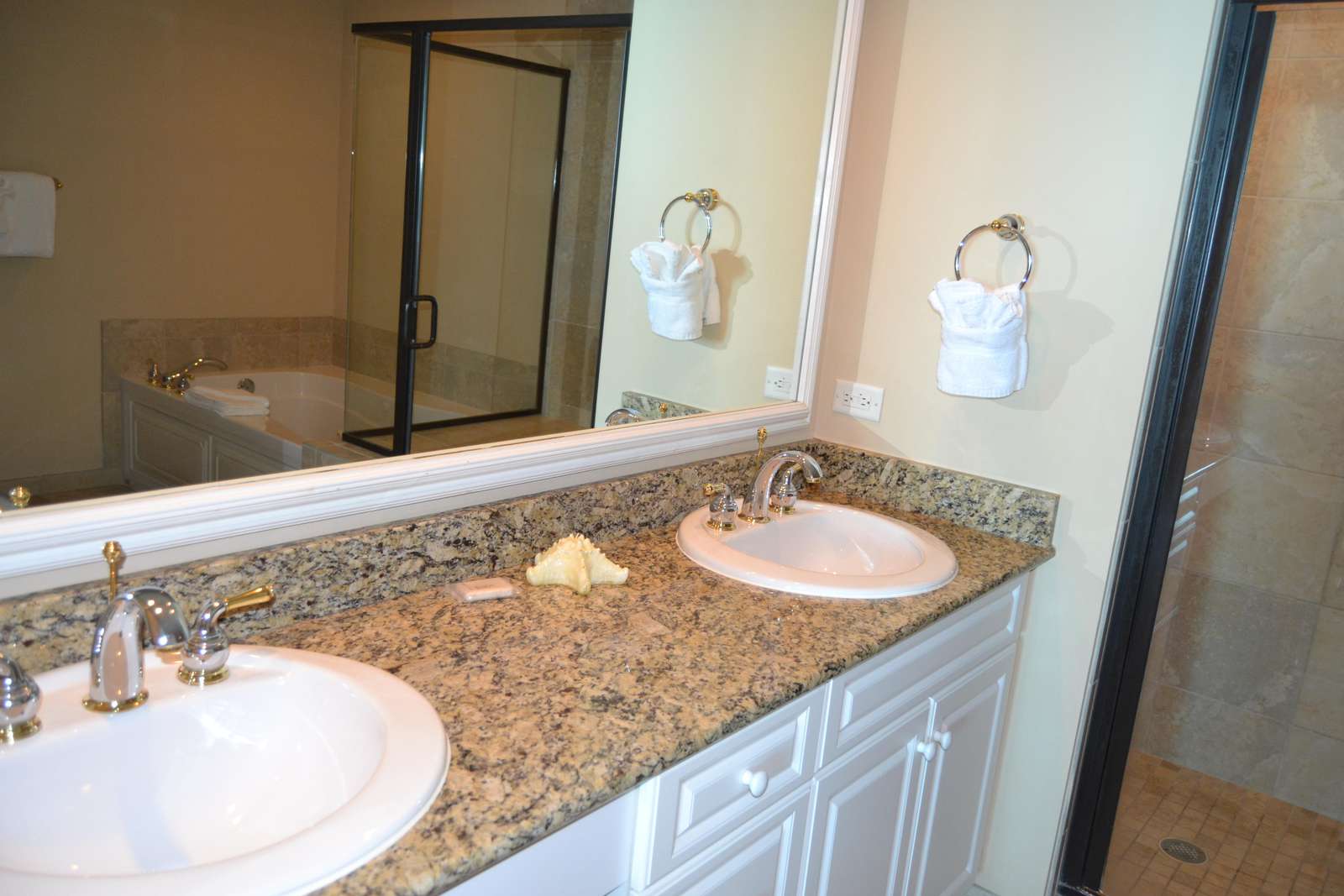 Master bath, double sink, granite tops