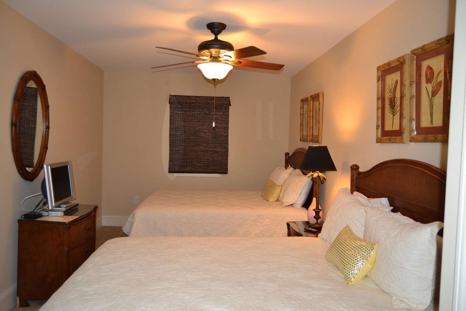 Guest bedroom, 2 queen beds, cable and wifi