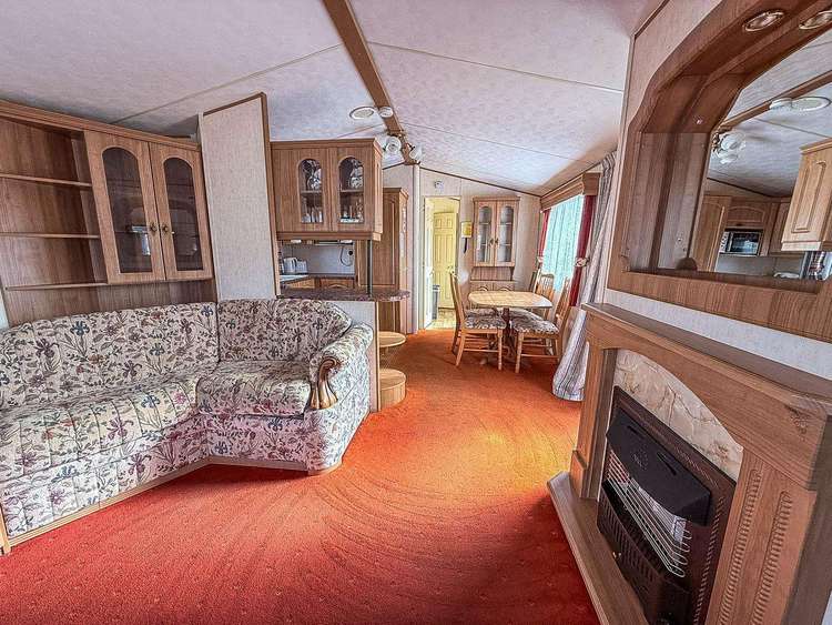 13007L⛱️ – Lee’s Caravan, 2 bed, 6 berth caravan with decking to the side. Emerald rated. Preview 4