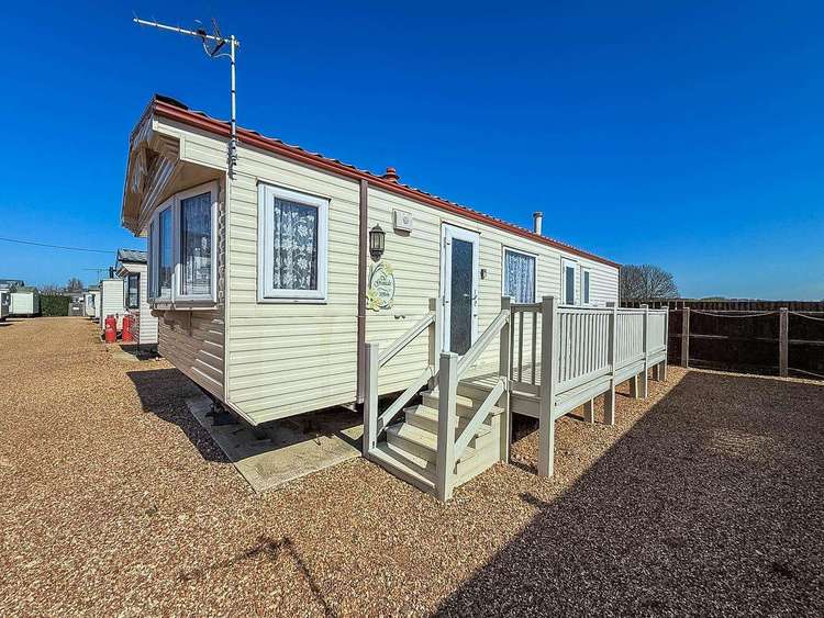13007L⛱️ – Lee’s Caravan, 2 bed, 6 berth caravan with decking to the side. Emerald rated. Preview 0