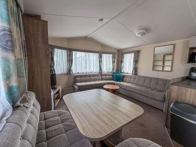 13005L⛱️ – Lee’s Caravan, 2 bed, 6 berth caravan with side decking. Opal rated. Preview 4
