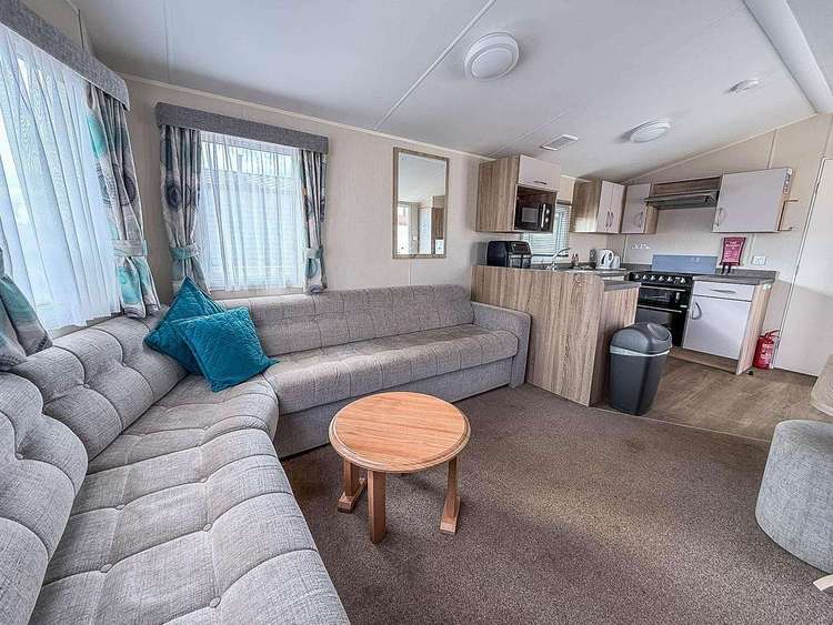13005L⛱️ – Lee’s Caravan, 2 bed, 6 berth caravan with side decking. Opal rated. Preview 5