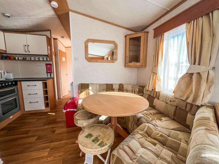 13014L⛱️ – Lee’s Caravan, 2 bed, 6 berth caravan with D/G and C/H. Ruby rated. Preview 4