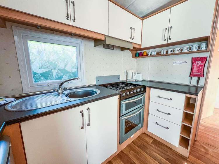 13014L⛱️ – Lee’s Caravan, 2 bed, 6 berth caravan with D/G and C/H. Ruby rated. Preview 5