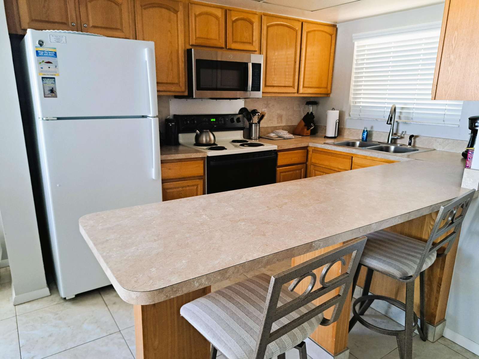 Full size kitchen with appliances