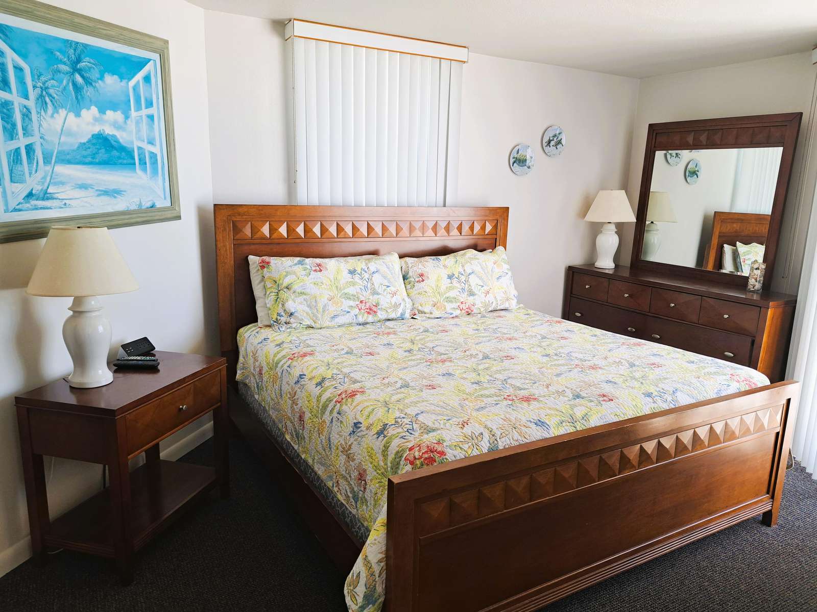 Master bedroom - King bed