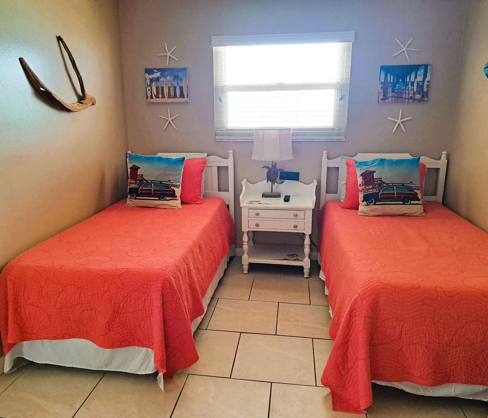 Guest bedroom (TV on wall)