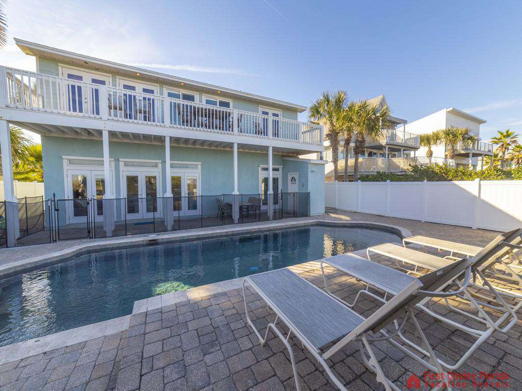 A Peace of Paradise Patio Furniture at Pool