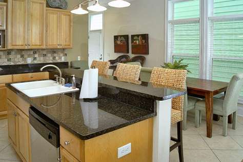 Breakfast Bar & Dining Area