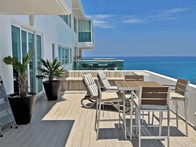 Beautifully Updated Modern Beachfront 4BR/3.5bth Preview 0