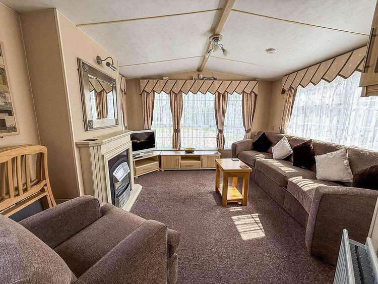 70801C⛱️ – Cherry, 2 bed, 6 berth caravan with D/G & C/H. Ruby rated. Preview 4