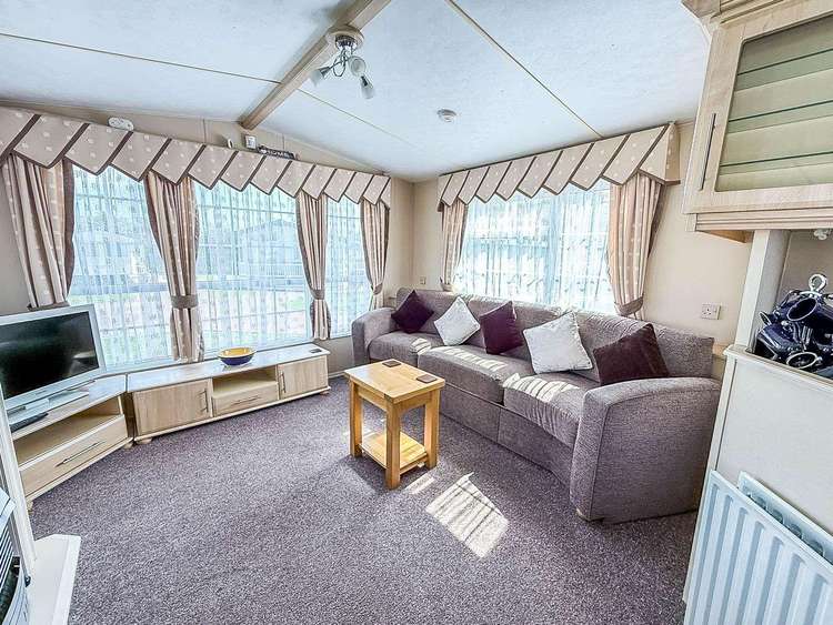 70801C⛱️ – Cherry, 2 bed, 6 berth caravan with D/G & C/H. Ruby rated. Preview 5