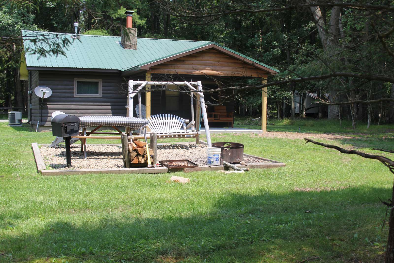 Twin Oaks Cabin - property