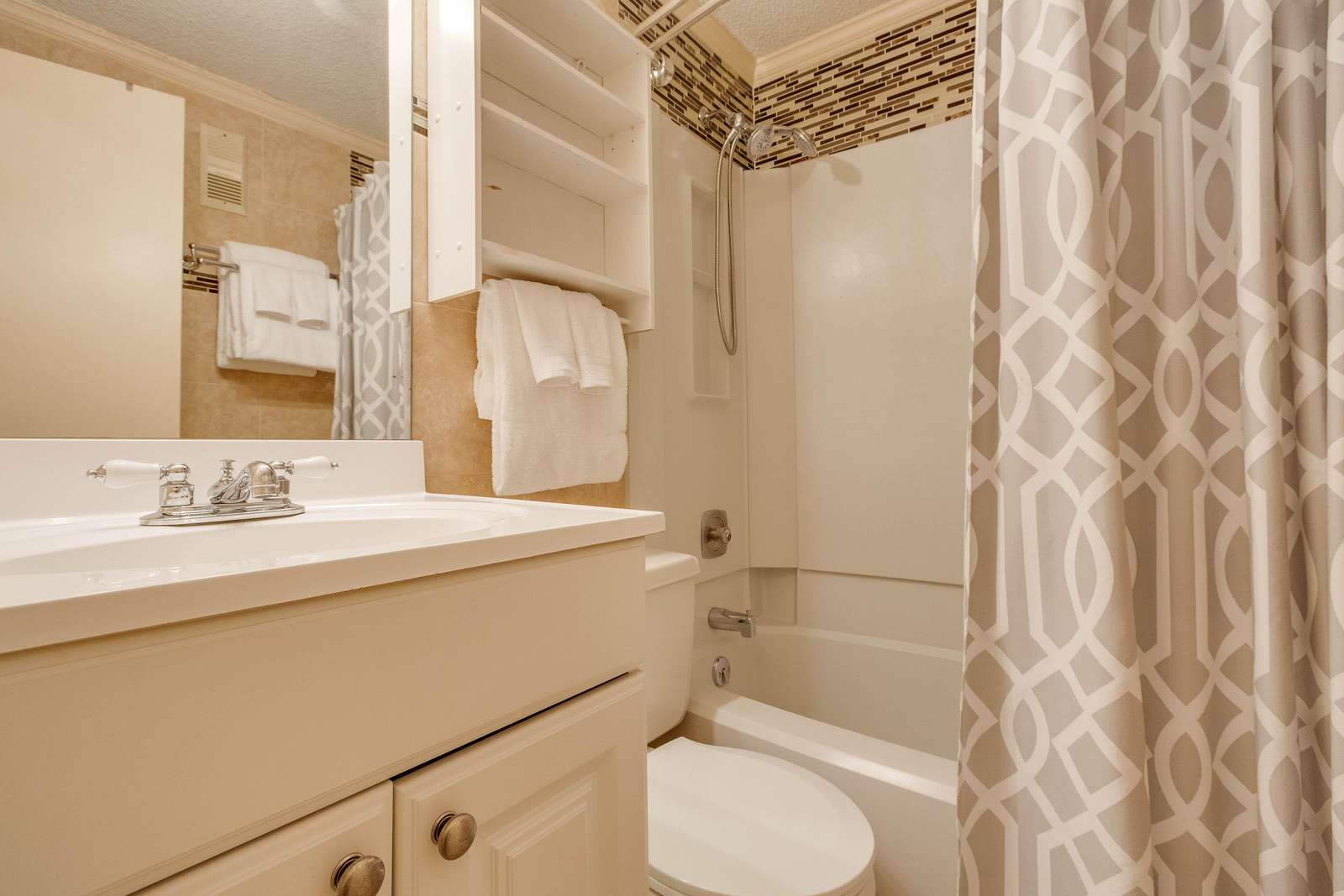 Clean & Tidy Bathroom