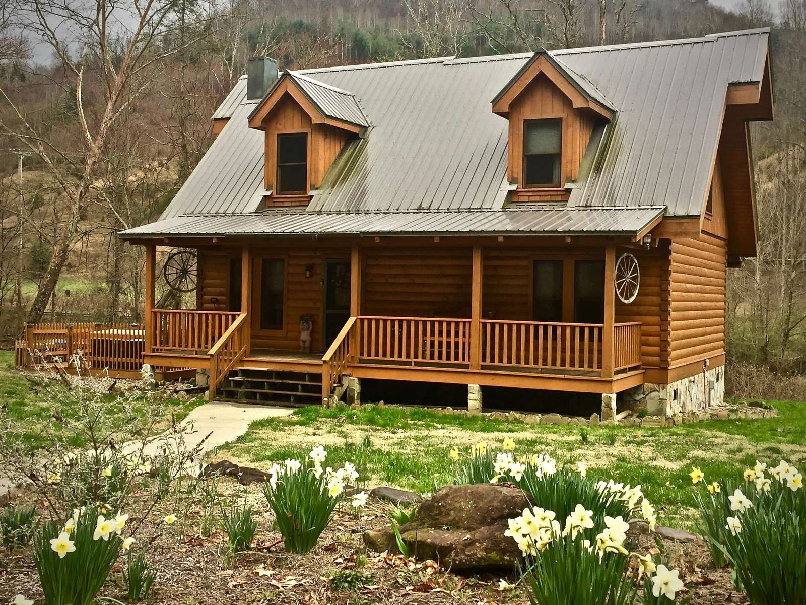 View of the cabin as you arrive
