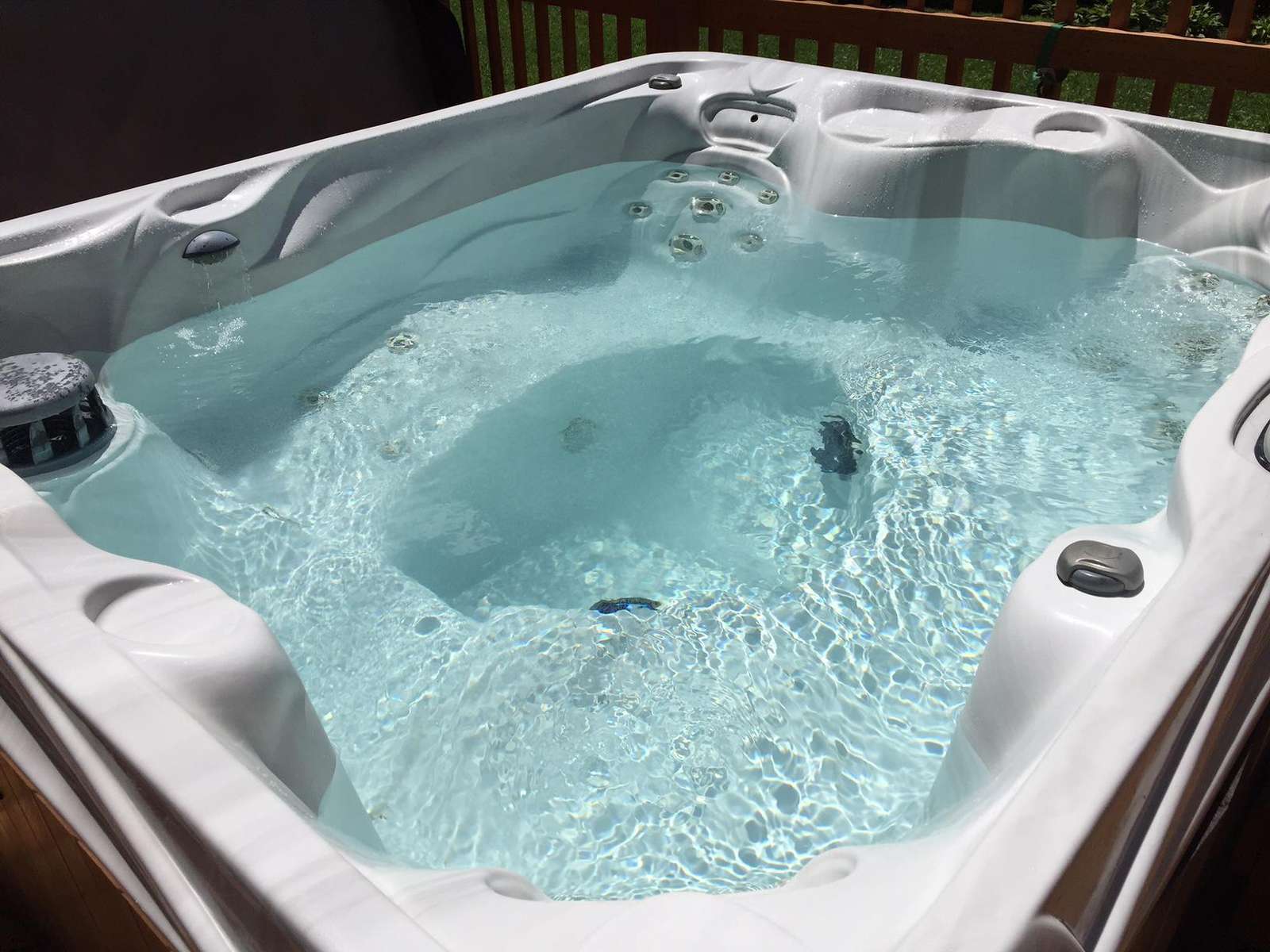 The hot tub is ideal placed under the Stars and along side of the Creek