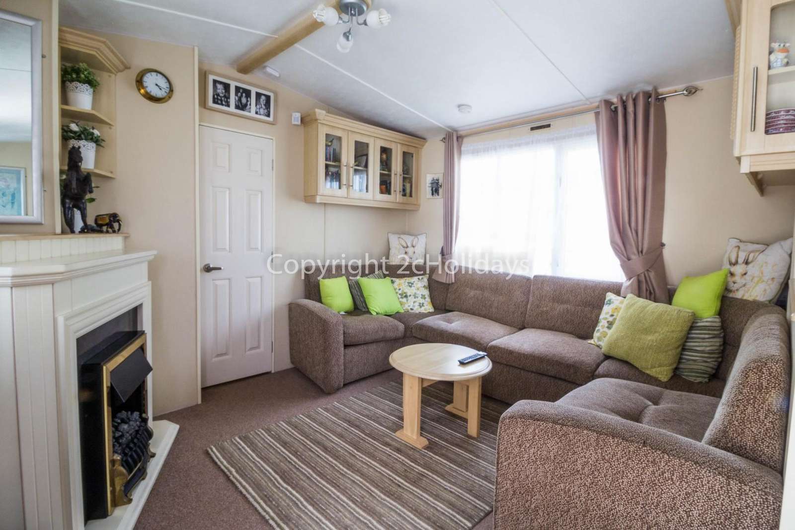 Cosy caravan for hire