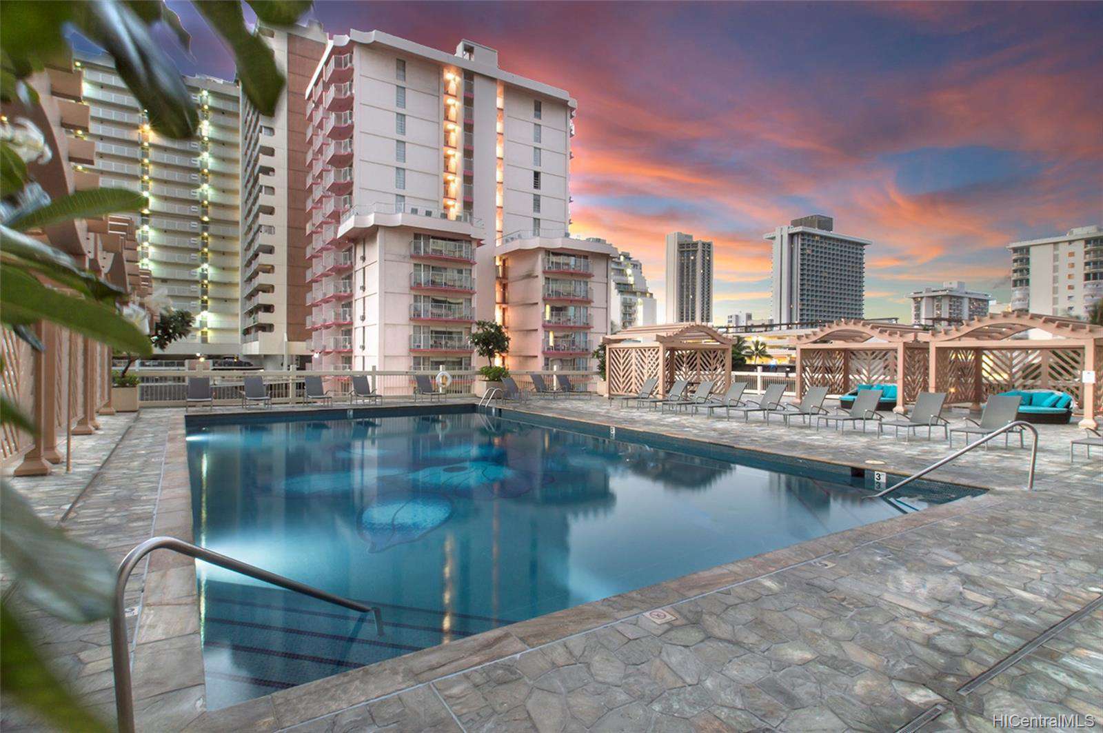 6th Floor Pool & Sundeck