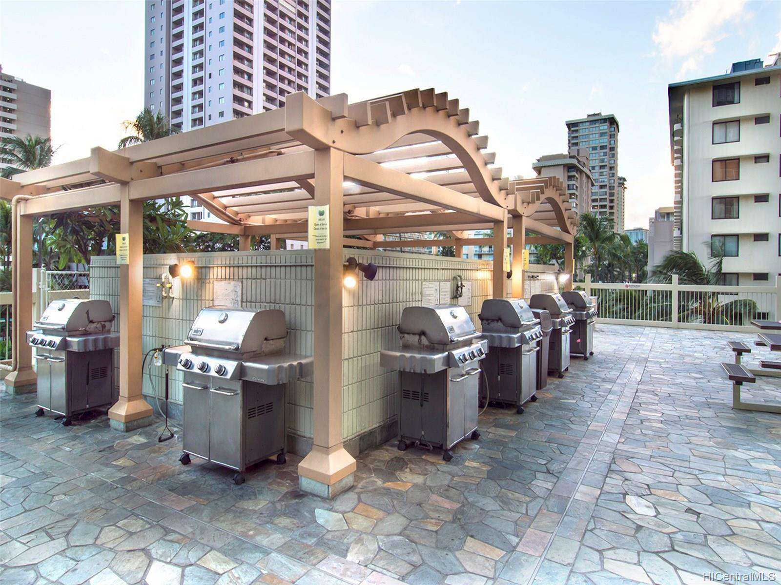 Grilling on 6th Floor Sundeck