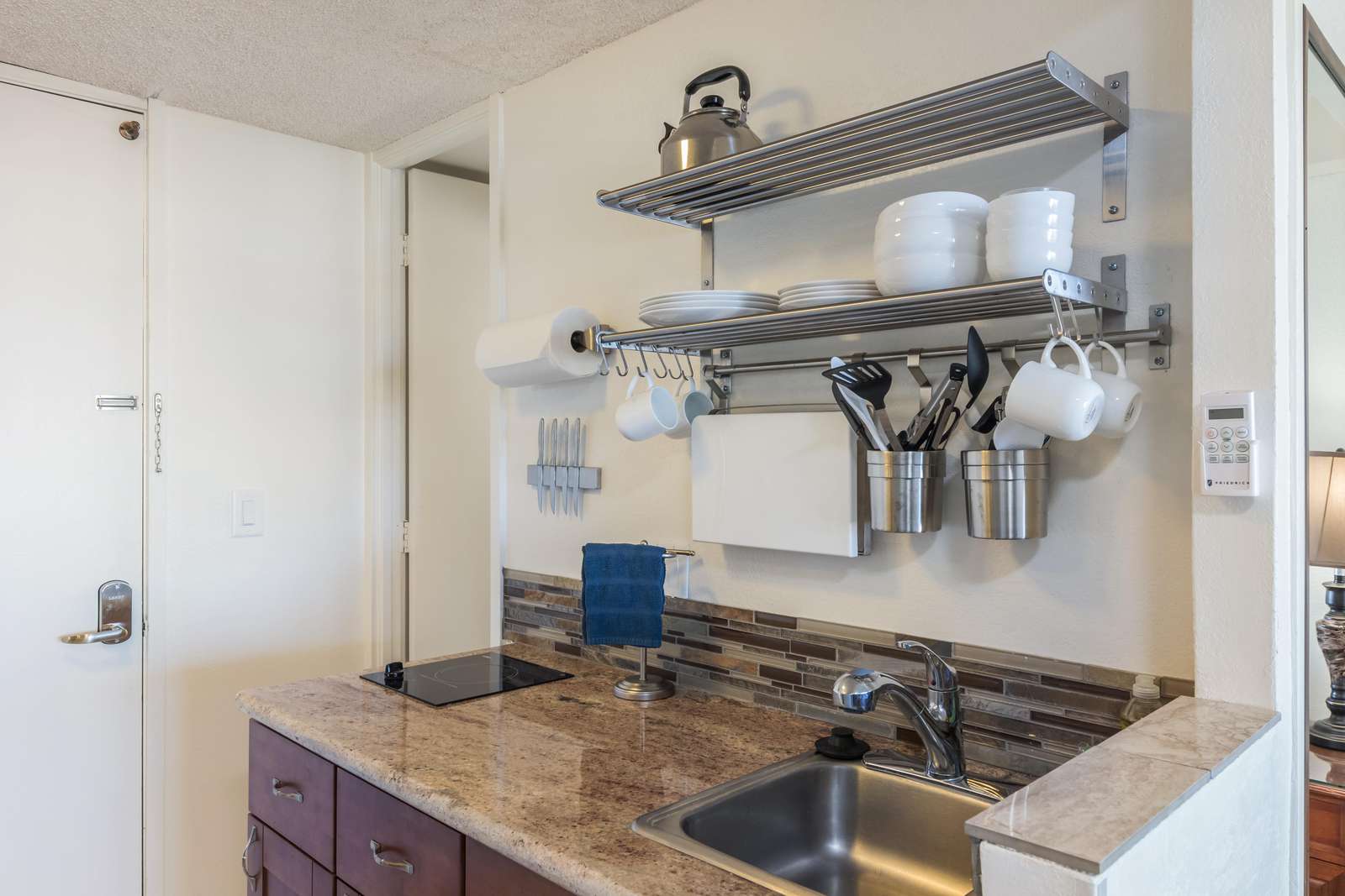 Contemporary Kitchenette W/Single Burner Stove
