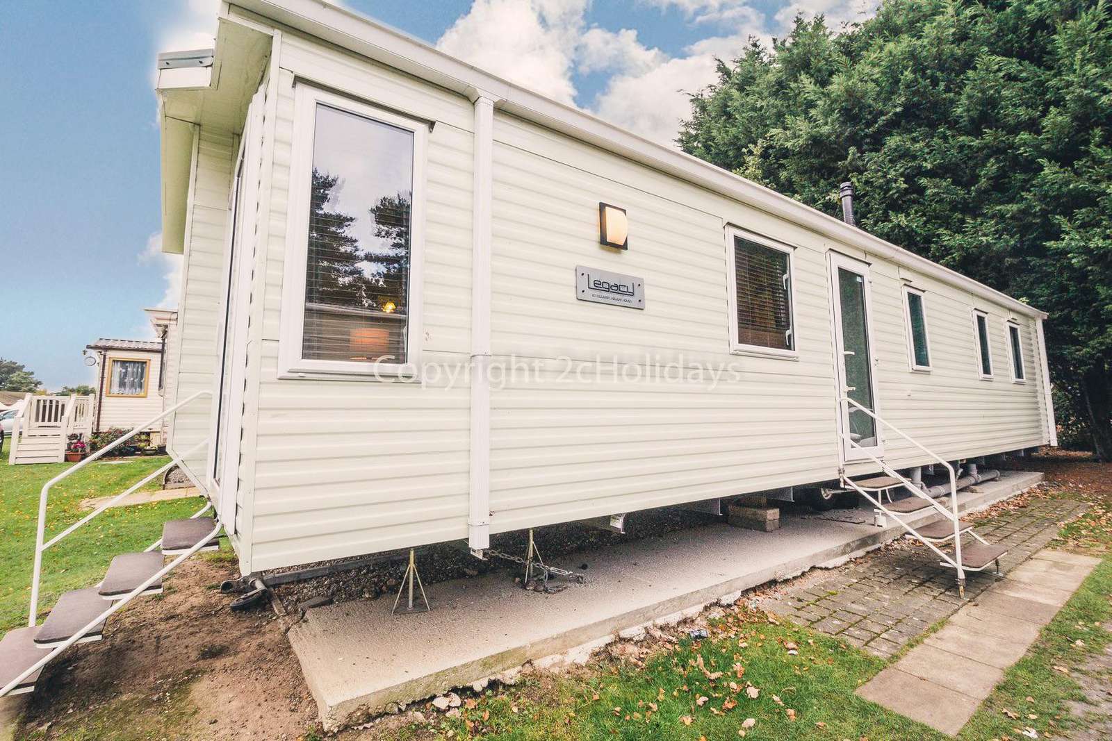 8 berth luxury caravan at the Wild Duck Holiday Park.