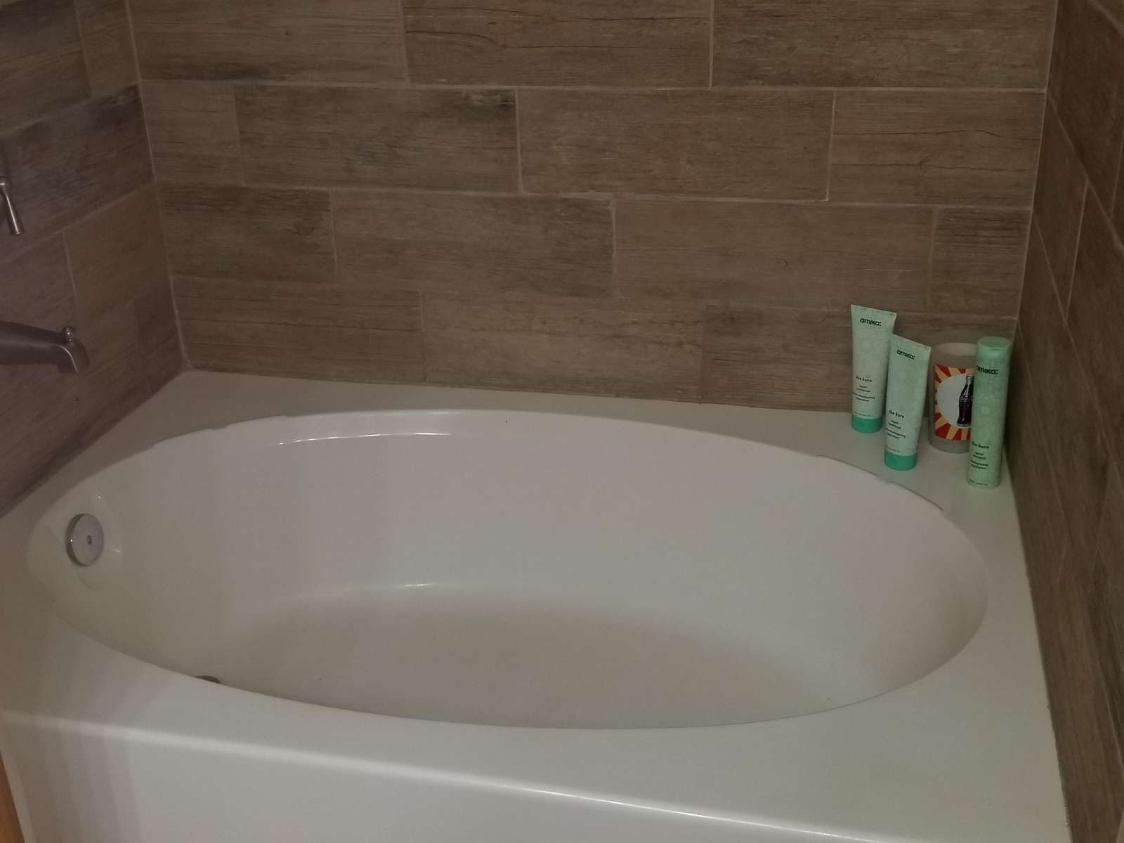 Soaking tub