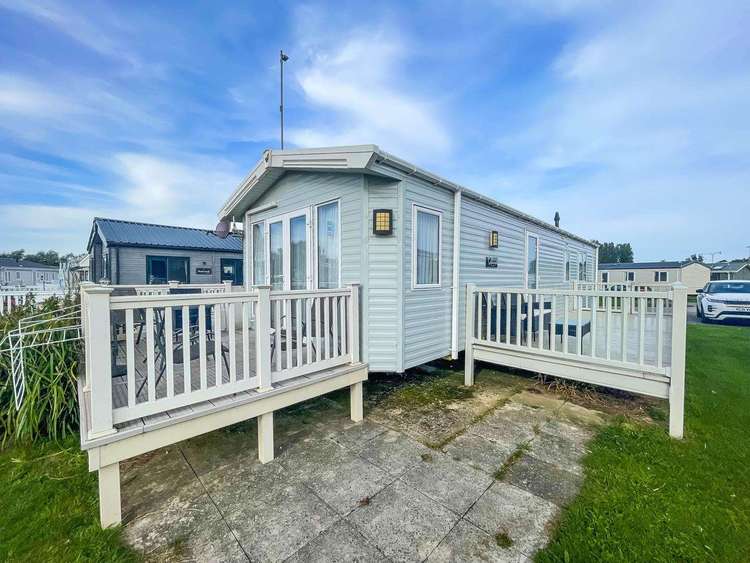 23188K⛱️ – Kensington area, 2 bed, 6 berth caravan with decking. Platinum rated. Preview 0