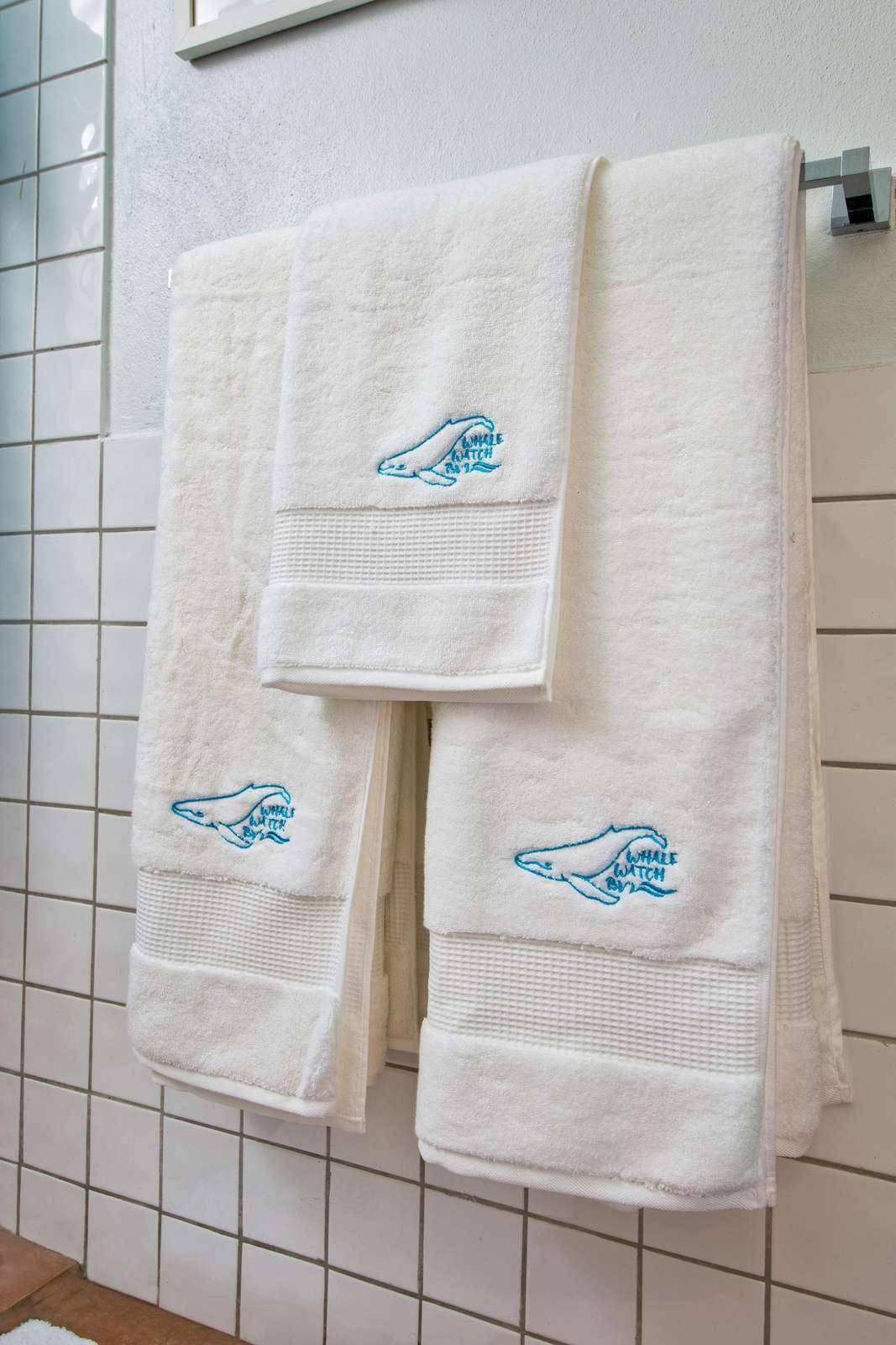 Cozy bathroom towels with charming sea turtle embroidery