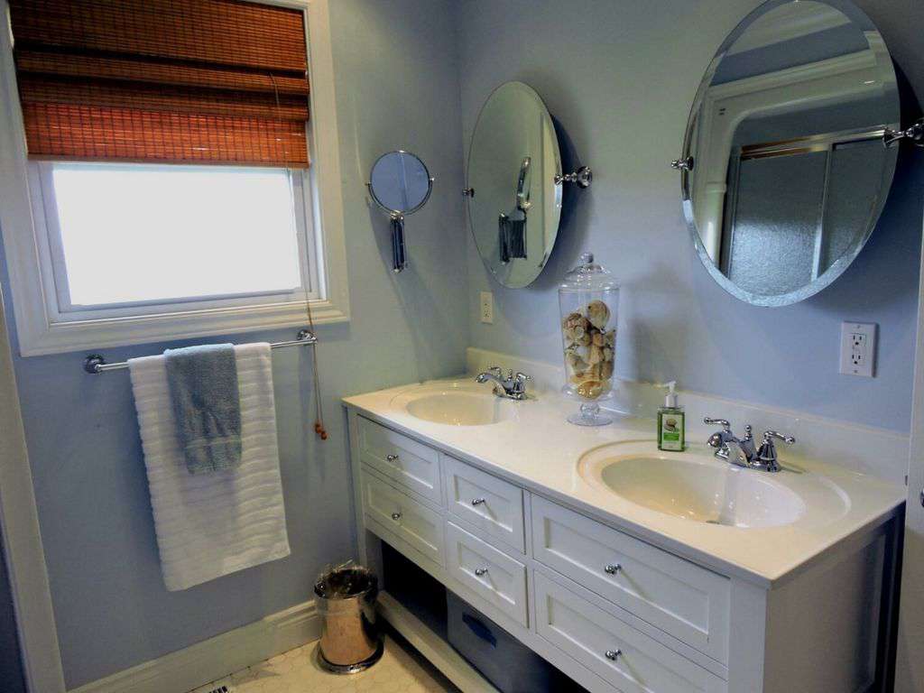 Main Bathroom 1