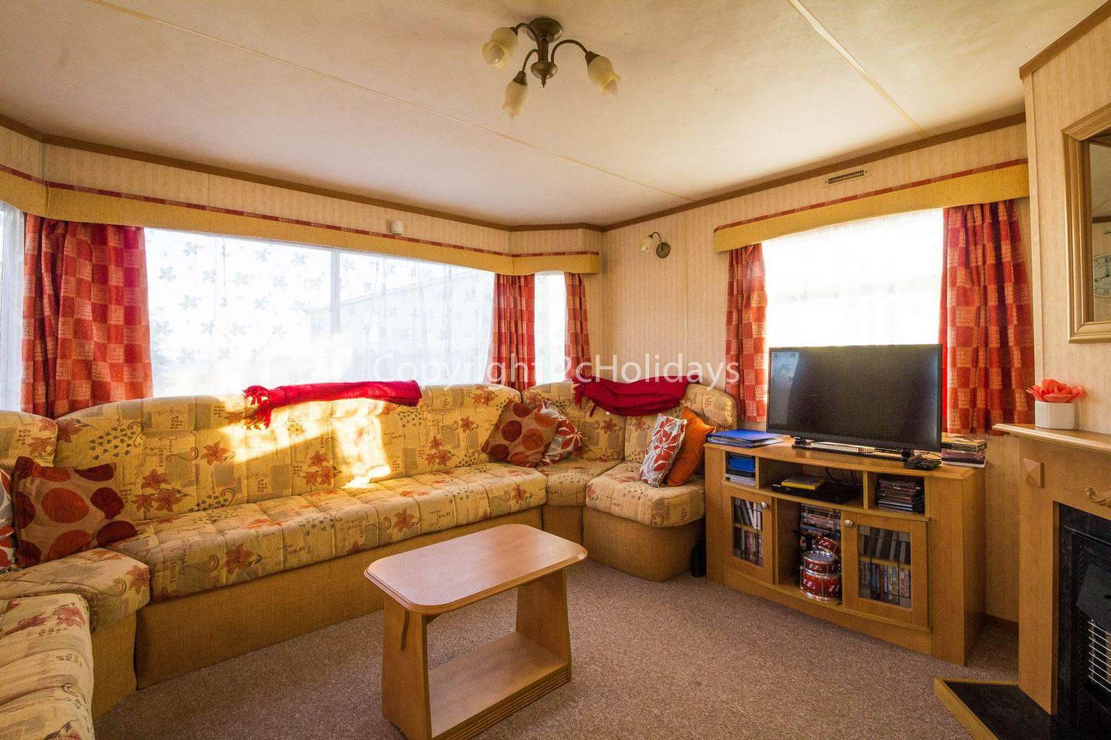 Spacious living area, ideal fro families!