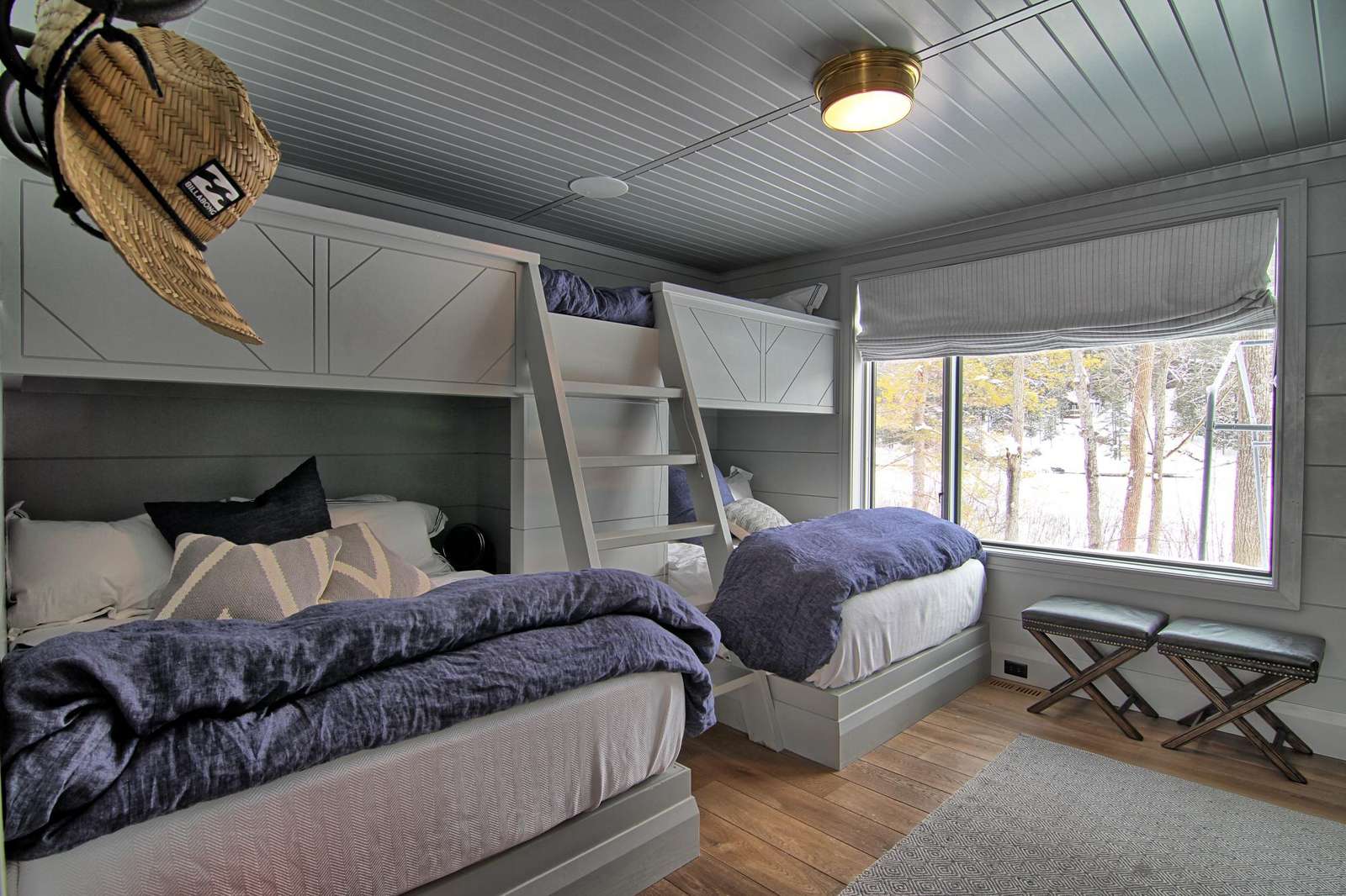 Double bunks - Queen bottom