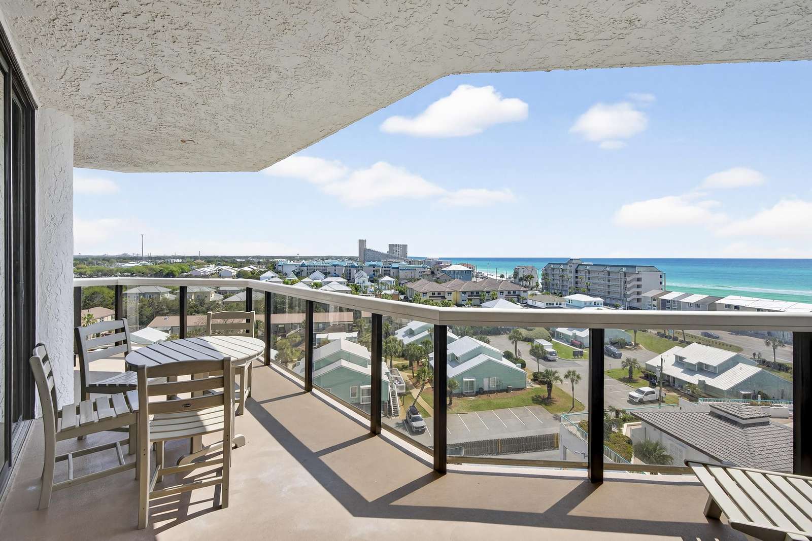 Oceanfront balcony with panoramic city and sea views - property