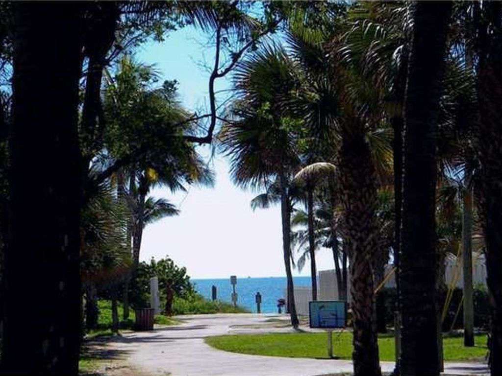 Path from house to beach