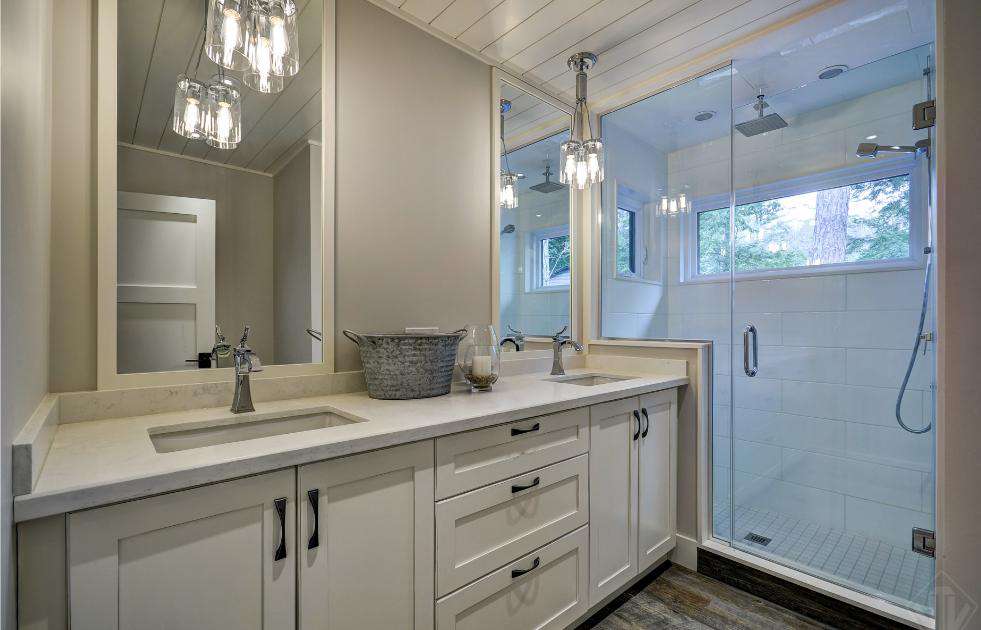 4-Pc Bathroom - Two Sinks