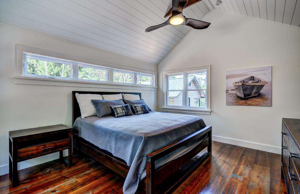 Primary King Bed w/ 4-Pc Ensuite Bathroom
