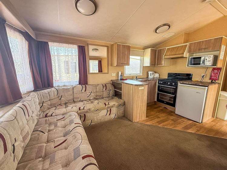 13008L⛱️ – Lees, 2 bed, 6 berth caravan with D/G and C/H. Ruby rated. Preview 4