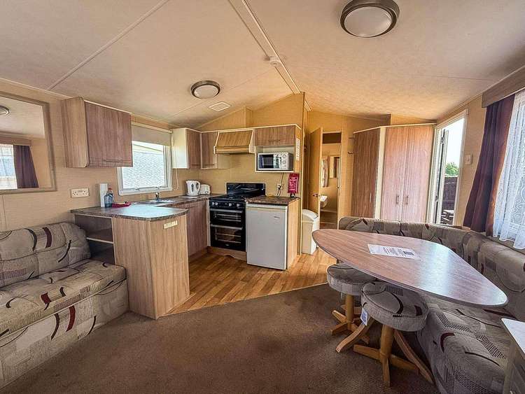13008L⛱️ – Lees, 2 bed, 6 berth caravan with D/G and C/H. Ruby rated. Preview 5