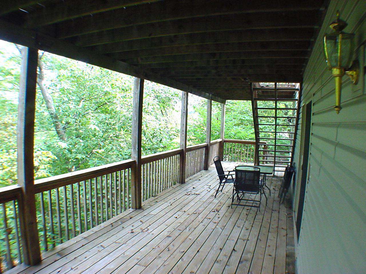 Lower shaded deck