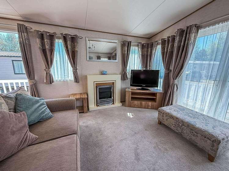 30011H⛱️ – Hickling area, 2 bed, 4 berth caravan with decking. Diamond rated. Preview 5
