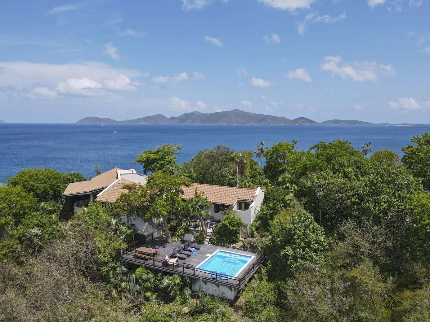 Secluded villa with private pool and stunning ocean views